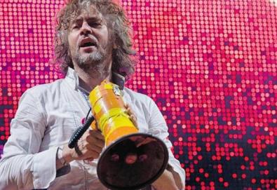 Flaming Lips e Weezer tocam juntos clássico "She Don't Use Jelly"; assista