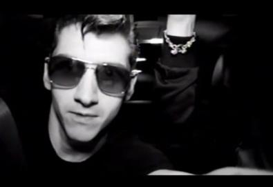 Arctic Monkeys lança vídeo de faixa inédita; veja ""R U Mine?"