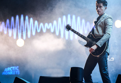 Arctic Monkeys faz versão de "Walk on the Wild Side" de Lou Reed