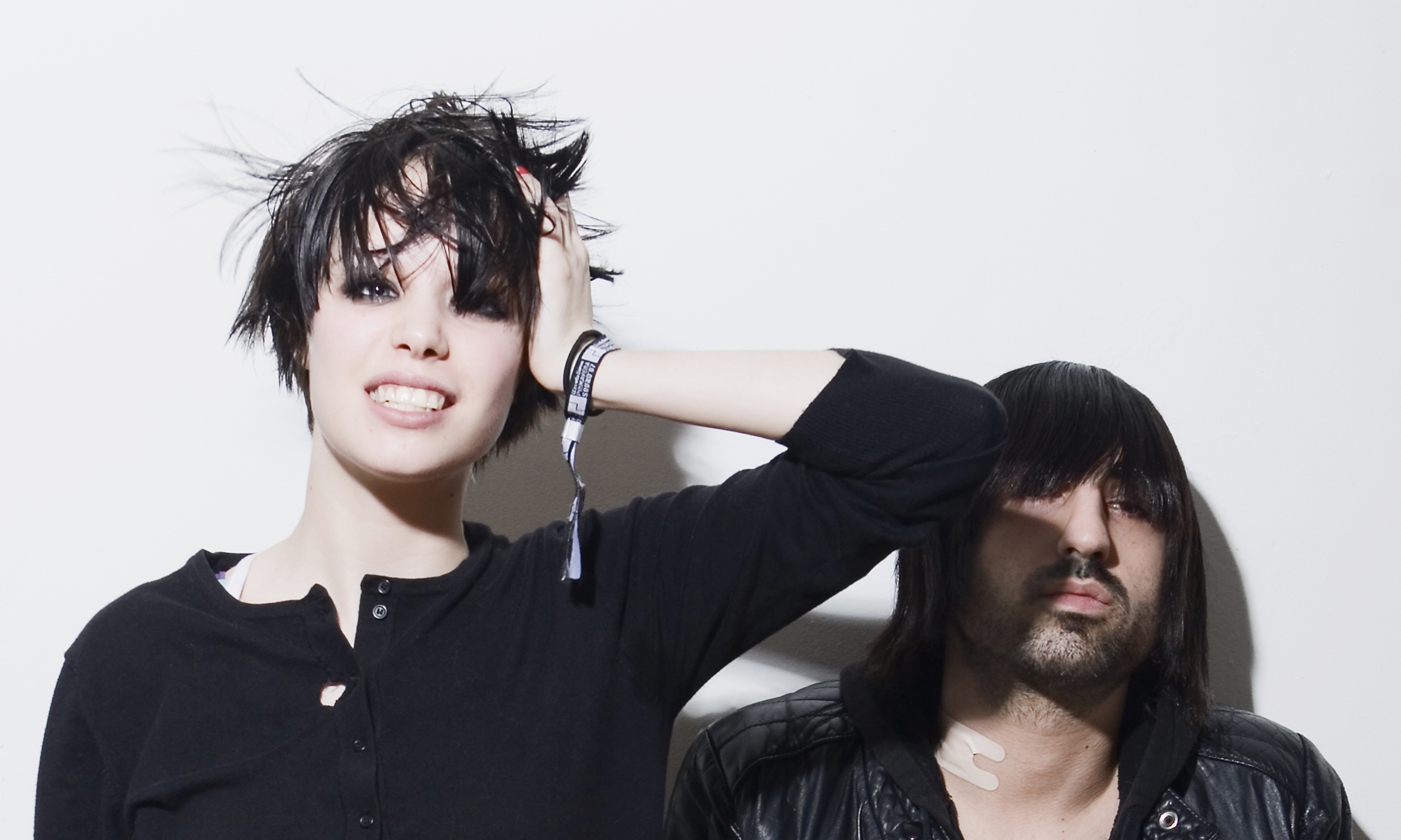Crystal Castles Biography, Albums, music vídeos & photos MuzPlay