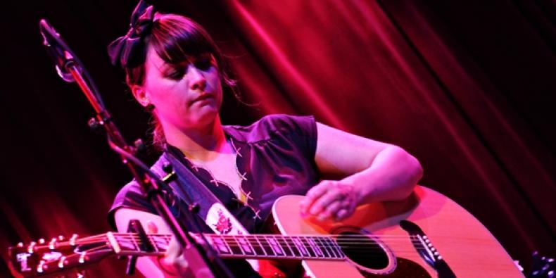Camera Obscura lança novo single e vídeo