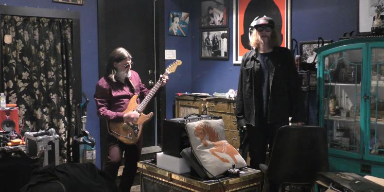 Mark Lanegan and Dylan Carlson play Galaxie 500's “Summertime”