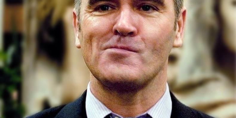 Morrissey apresenta o single “Bobby, Don’t You Think They Know?”