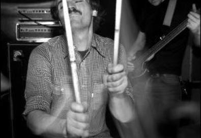 Jerry Fuchs, ex-baterista do !!!, morre em acidente