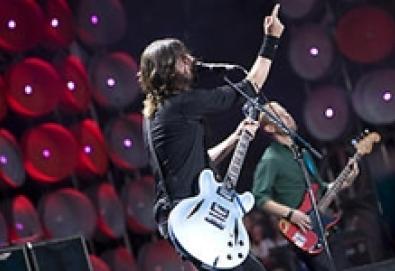 Foo Fighters anuncia álbum de versões; Hüsker Dü, Ramones e Paul McCartney são alguns dos homenageados