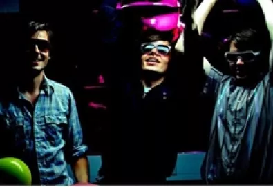 Friendly Fires retorna com novo álbum em maio; "Live Those Days Tonight" será o primeiro single