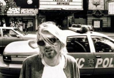 Música inédita de Kurt Cobain e Courtney Love surge na trilha sonora de "Hit So Hard"