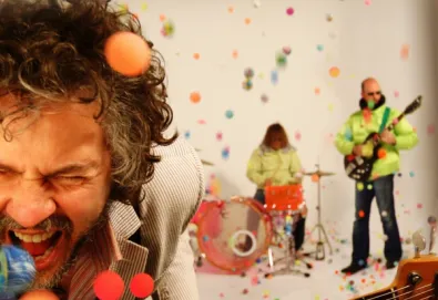 Veja: The Flaming Lips - "Watching The Planets"