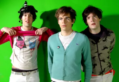 Klaxons adia lançamento do novo álbum