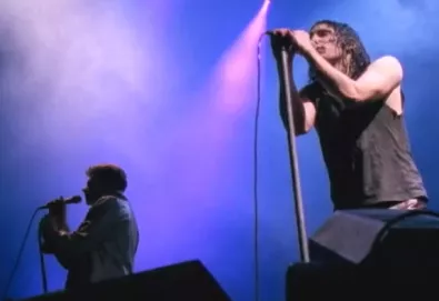 Raridade em vídeo: David Bowie e Nine Inch Nails interpretam "Hurt"