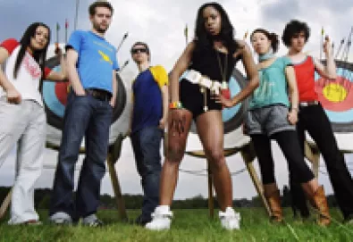 The Go! Team reúne membros do Best Coast e Deerhoof em novo álbum; ouça o novo single