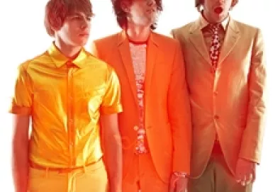Klaxons presenteia fãs com novo EP