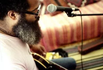 Membro do TV On The Radio em projeto paralelo