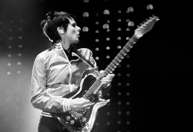 Muse coloca duas músicas na lista de melhores riffs do século; QOTSA, Killers e White Stripes também são lembrados