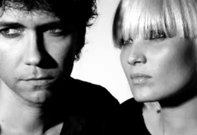 Vídeo: The Raveonettes fazendo cover de "I Wanna Be Adored", dos Stone Roses