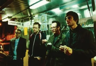 Líder do Weezer sai do hospital