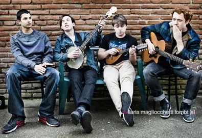 O novo clip do Bombay Bicycle Club é para a dançante "Lights Out, Words Gone"; banda estará no Festival Planeta Terra 