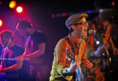 Clap Your Hands Say Yeah disponibiliza mais uma faixa de "Hysterical"