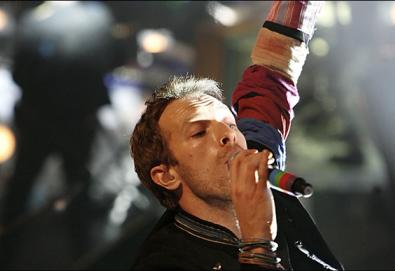 Coldplay divulga vídeo de "Every Teardrop Is A Waterfall"