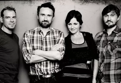 Cranberries retorna com novo álbum após uma década; ouça aqui um trecho de "Tomorrow"