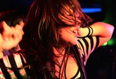 Cansei de Ser Sexy divulga título do novo álbum; banda excursionará junto com Sleigh Bells