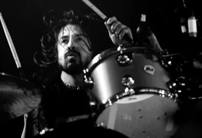 Dave Grohl e Eddie Vedder se apresentam junto com Mike Watt em Seattle; assista o vídeo