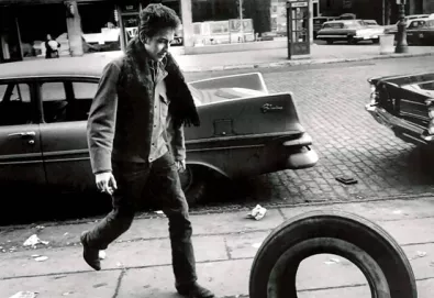 Adele, Patti Smith, Elvis Costello, entre outros, interpretam Bob Dylan em compilação da Anistia Internacional