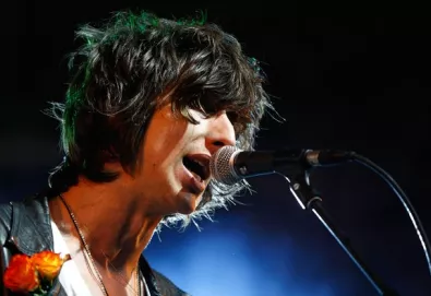 Cat's Eyes faz versão de "The Crying Game"; veja aqui