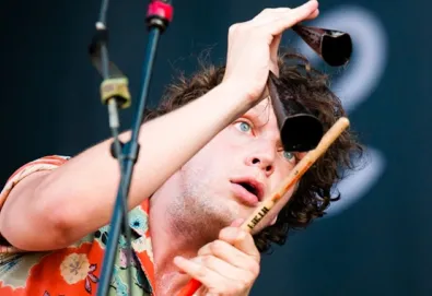 Novo single do Friendly Fires traz remix feito por Tiga