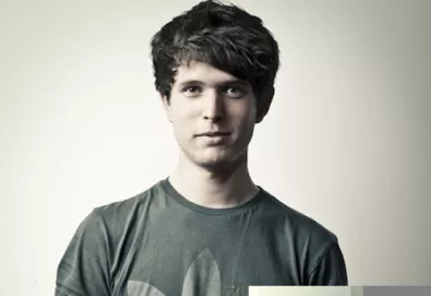 Novo EP de James Blake traz dueto com Bon Iver e cover de Joni Mitchell