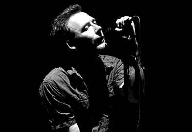 Vocalista do Jesus & Mary Chain divulga música de seu projeto paralelo; ouça aqui "Black and Blues"