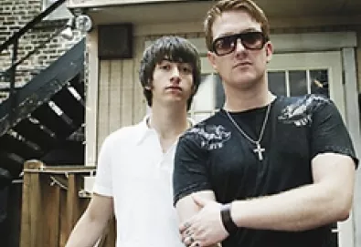 Josh Homme volta a trabalhar com Arctic Monkeys em novo álbum