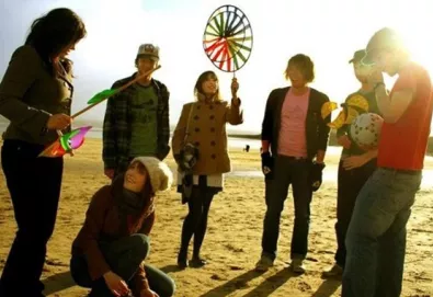 Los Campesinos! prestes a finalizar sucessor de "Romance is Boring"