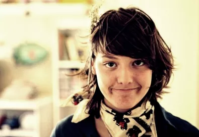 Mallu Magalhães divulga trecho de música inédita no YouTube