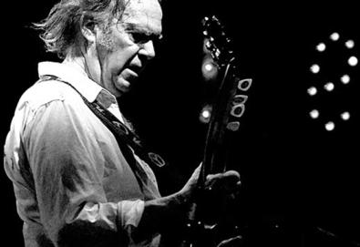 Neil Young resgata raridades e faixas inéditas em "A Treasure"