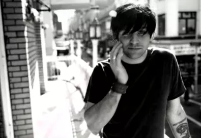 Novo disco de Ryan Adams terá participação de Norah Jones; ouça a nova faixa "Dirty Rain"