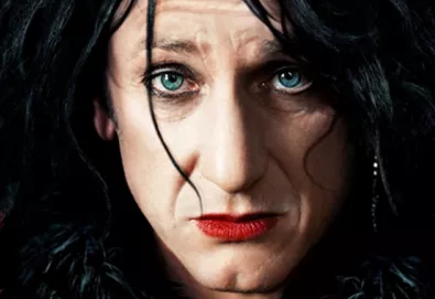Sean Penn tem visual inspirado em Robert Smith, líder do The Cure, em "This Must Be The Place"
