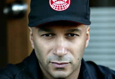 Tom Morello retorna com projeto The Nightwatchman; baixe o novo single "Union Town"