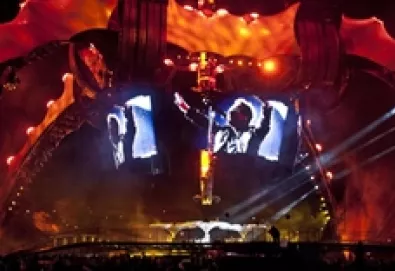 U2 toca pela primeira vez a faixa "Zooropa" na íntegra; "Out of Control" reaparece no setlist após cinco anos