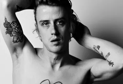 Girls homenageia Whitney Houston; veja o vídeo