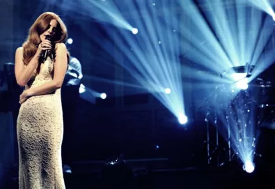 Lana Del Rey se apresenta no Late Show With David Letterman; assista aqui
