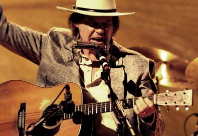 Neil Young volta a gravar com o Crazy Horse