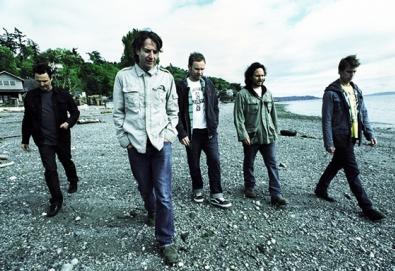 Pearl Jam faz surpresa para irmão de fã falecido há 20 anos