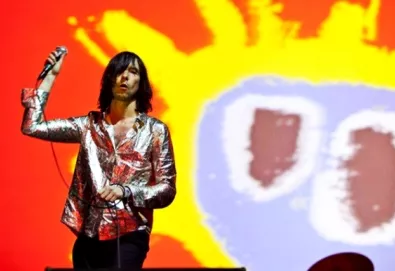 Líder do Primal Scream participa do novo álbum de Mark Stewart; Massive Attack e Lee Scratch Perry também