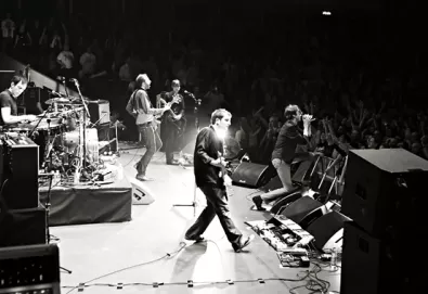 Suede lançará livro-DVD com show gravado em Londres