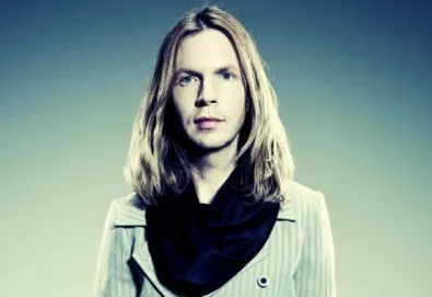 Beck, Magic Numbers, Tulipa Ruiz, Marcelo Camelo, entre outros, homenageiam Caetano Veloso