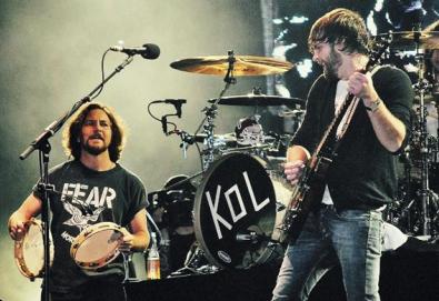 Líder do Pearl Jam canta com Kings Of Leon; veja aqui