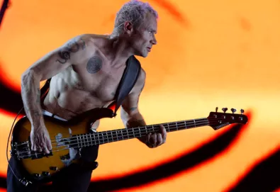 Ouça dois novos singles do Red Hot Chili Peppers