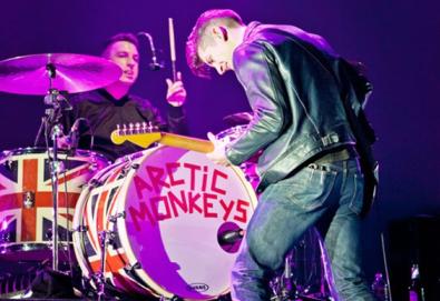 Ouça a nova música do Arctic Monkeys: "2013"