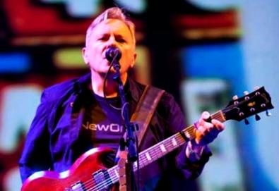 New Order retorna com novo álbum gravado ao vivo